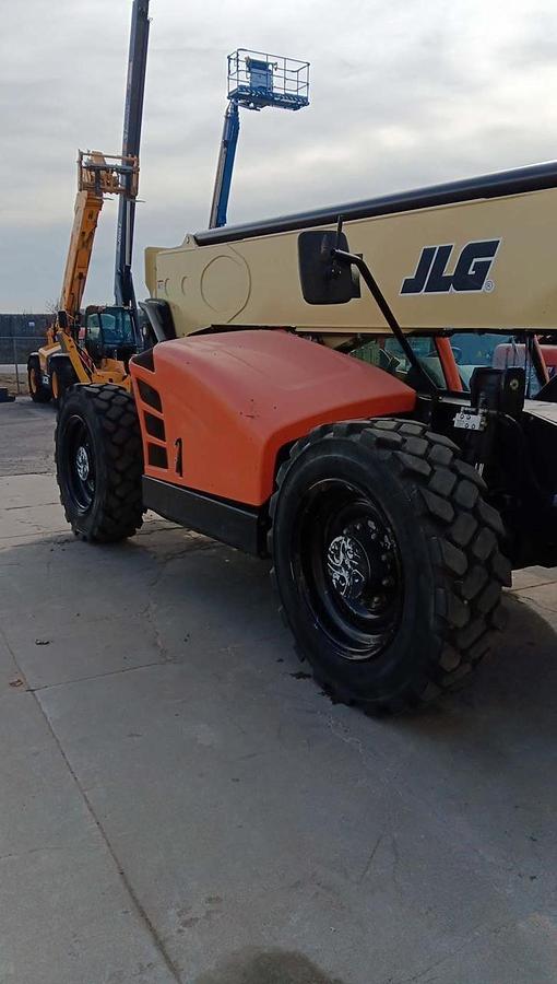 Used 2017 JLG 1055