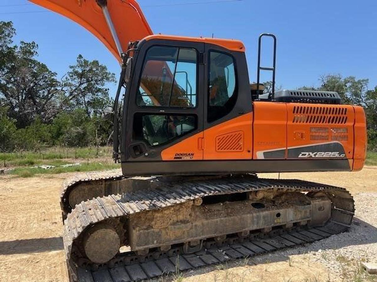 Used 2022 DOOSAN DX225 LC-5