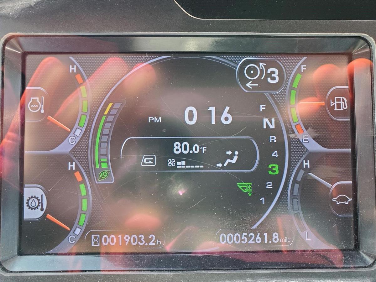 Used 2015 KOMATSU WA320