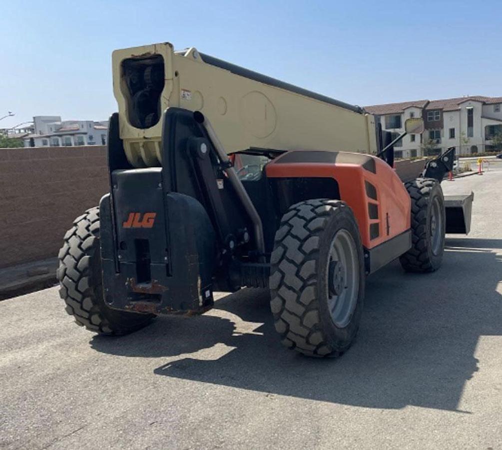 Used 2016 JLG 1055