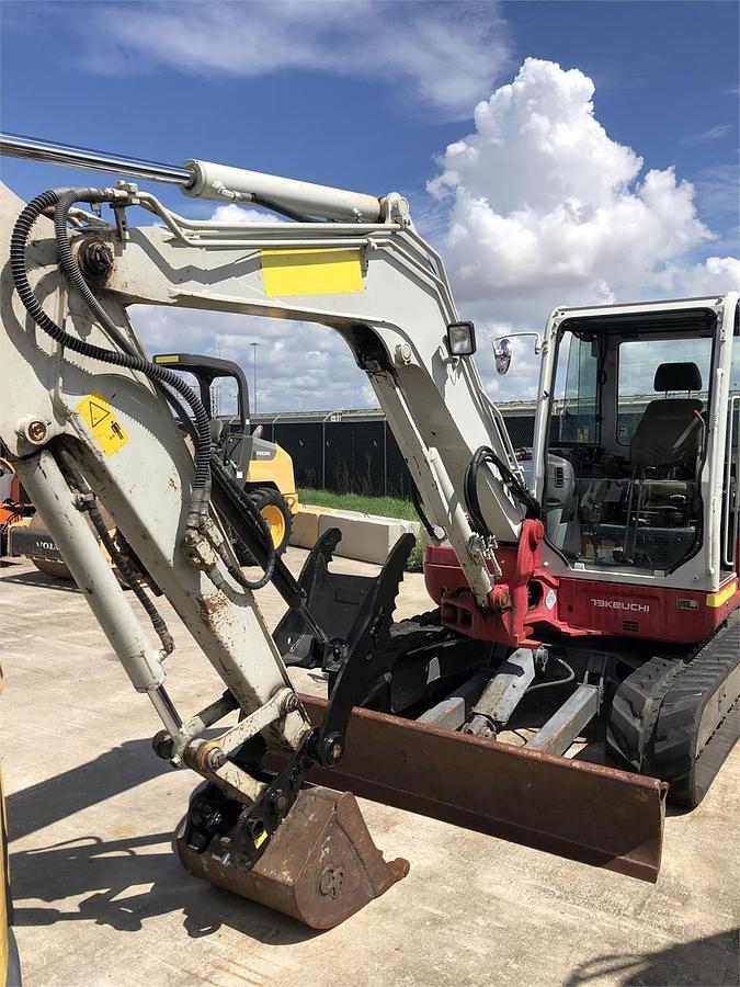 Used 2016 TAKEUCHI TB260