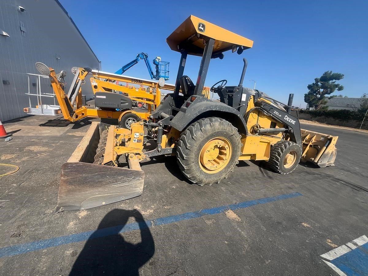Used 2019 DEERE 210LEP