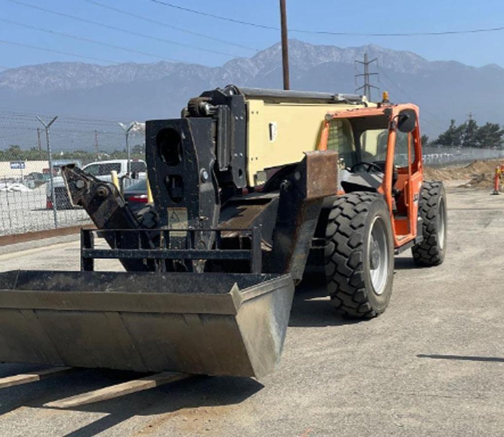 Used 2016 JLG 1055