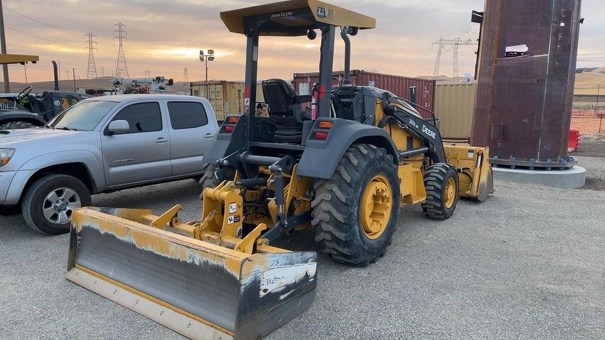 Used 2019 DEERE 210LEP