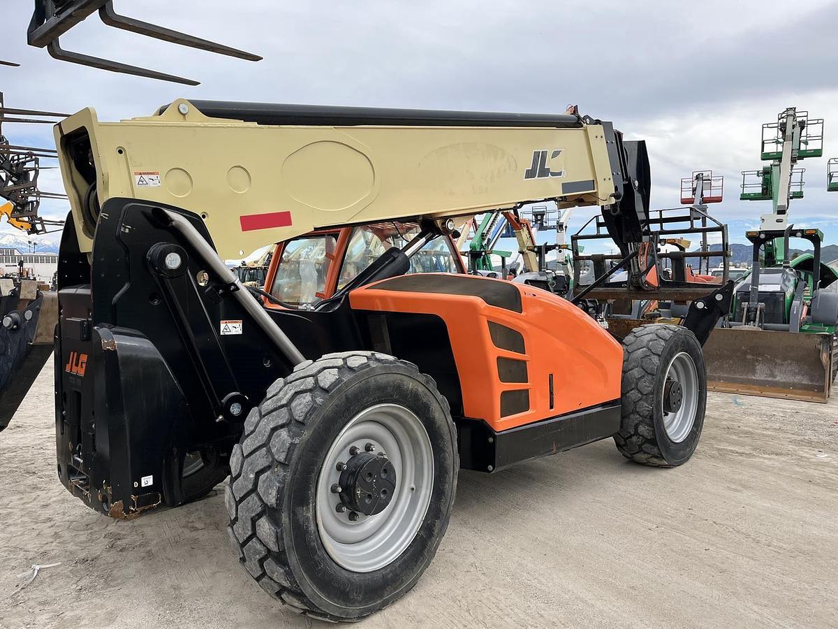 Used 2016 JLG 1055