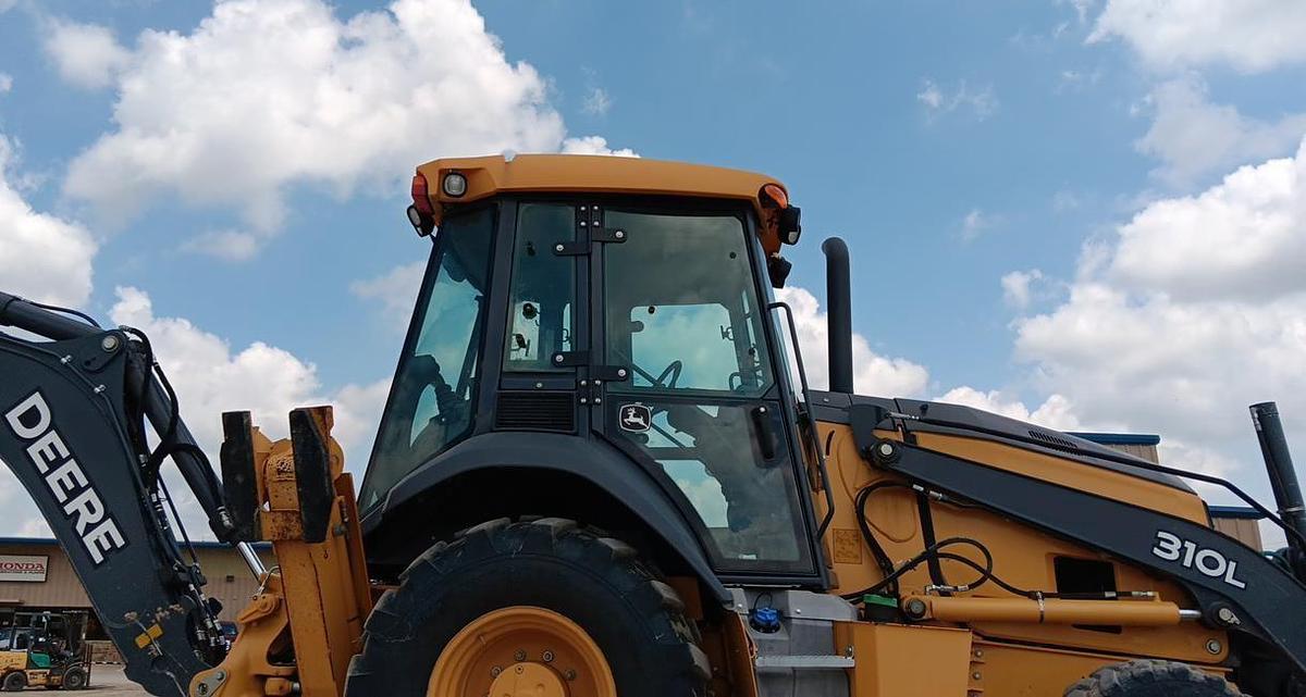 Used 2018 DEERE 310L