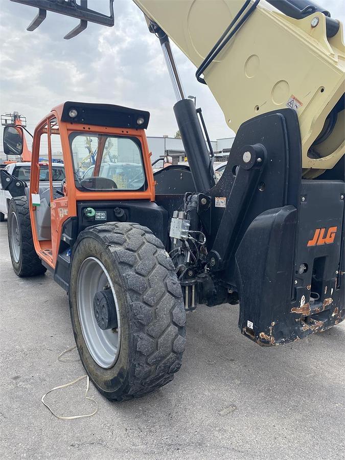 Used 2015 JLG 1055