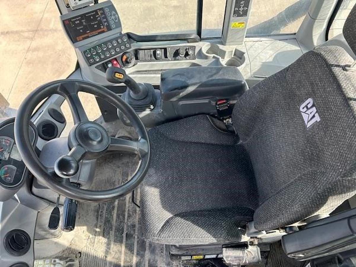 Used 2015 CATERPILLAR 924K