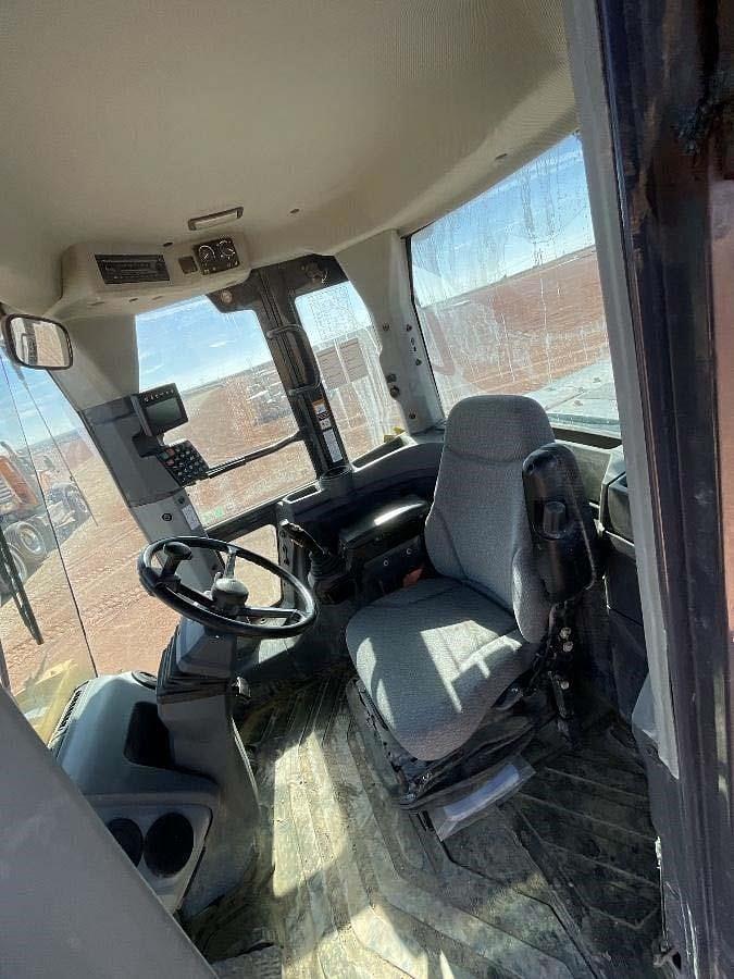Used 2019 DEERE 624L