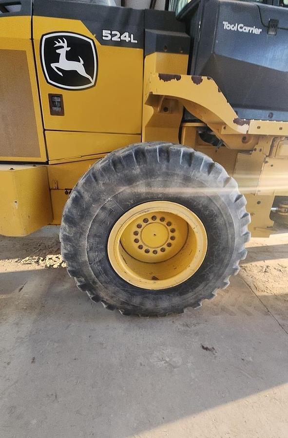 Used 2019 DEERE 524L
