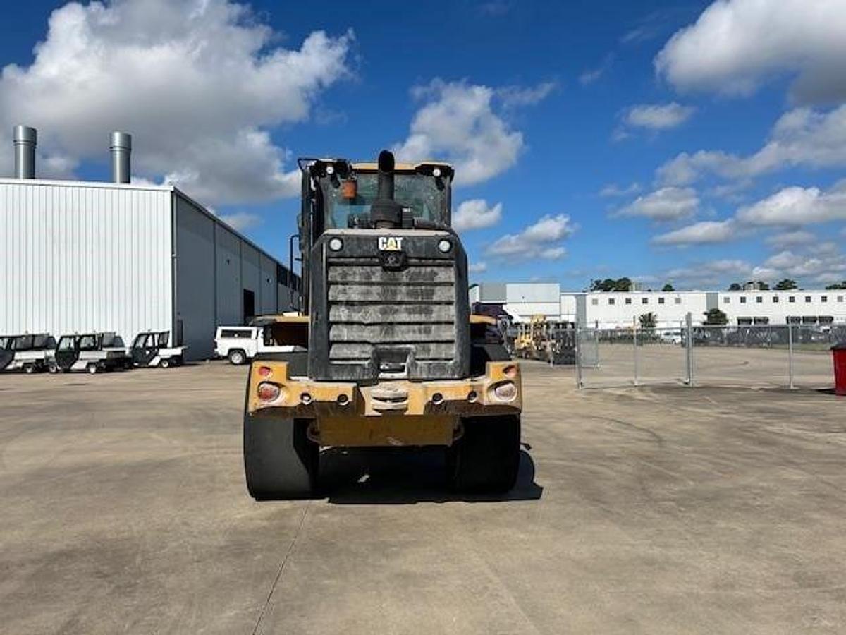 Used 2015 CATERPILLAR 924K