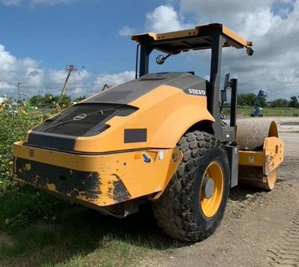 Used 2015 VOLVO SD100D