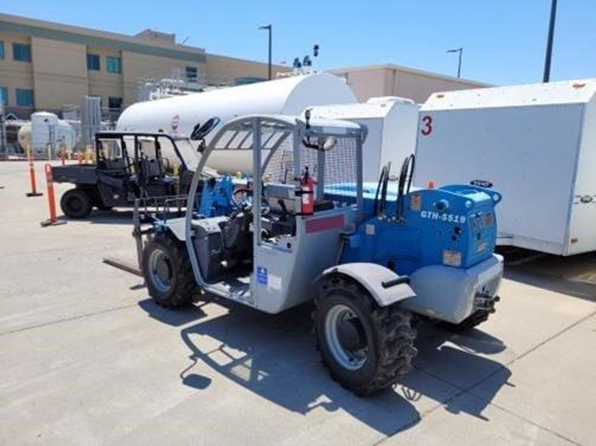 Used 2015 GENIE GTH5519