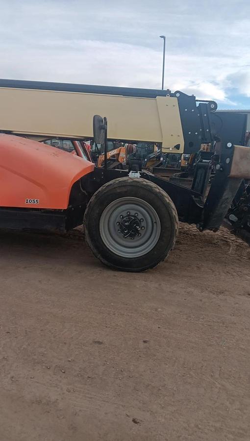 Used 2017 JLG 1055