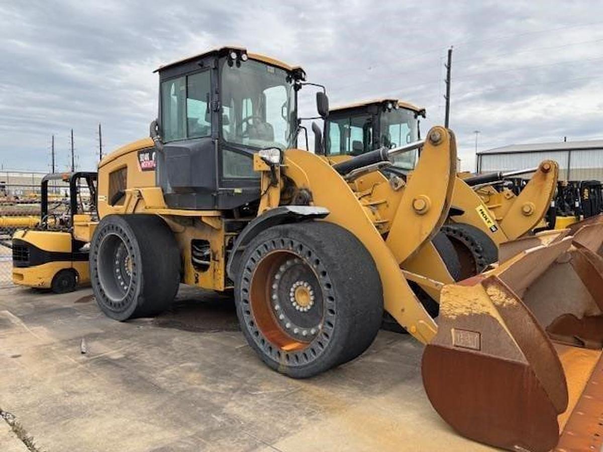 Used 2015 CATERPILLAR 924K
