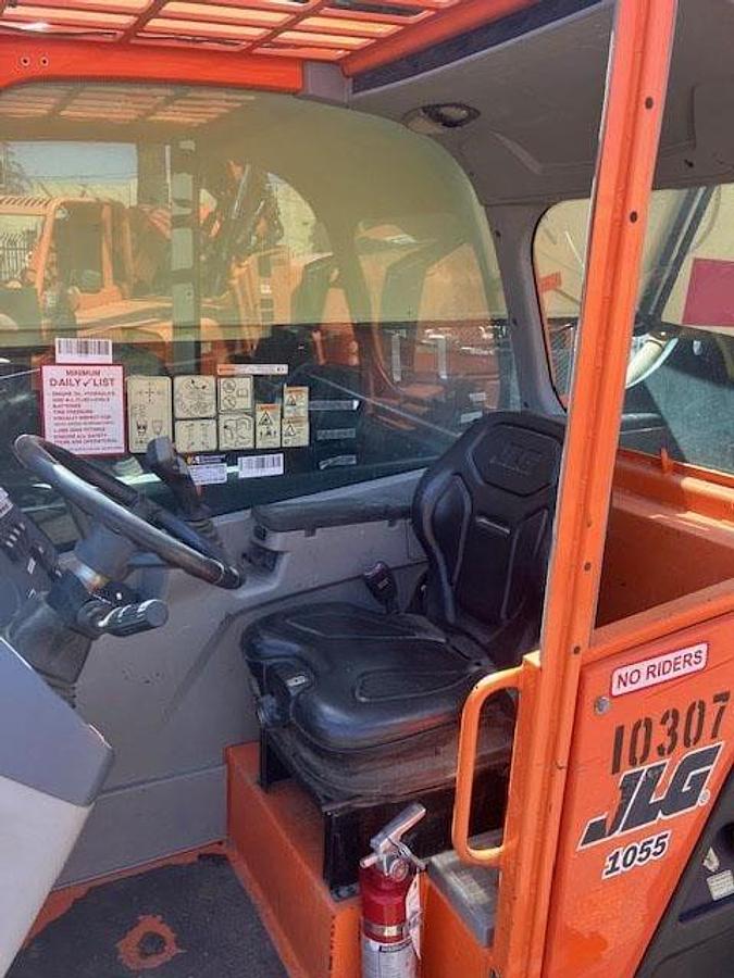 Used 2017 JLG 1055