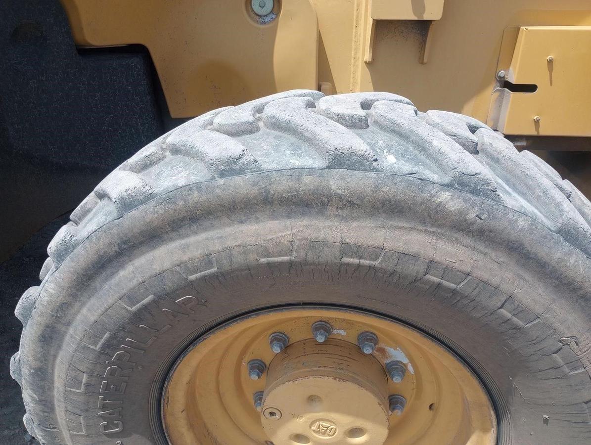 Used 2005 CATERPILLAR TH460B