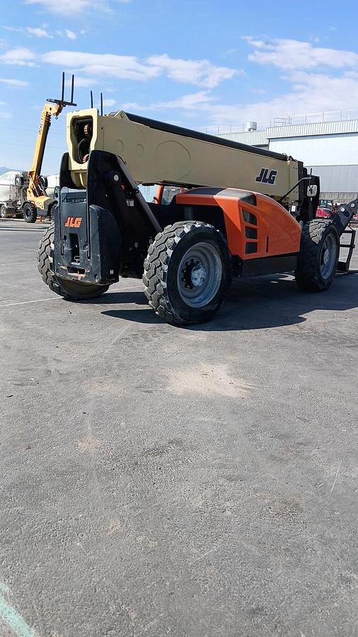 Used 2017 JLG 1055
