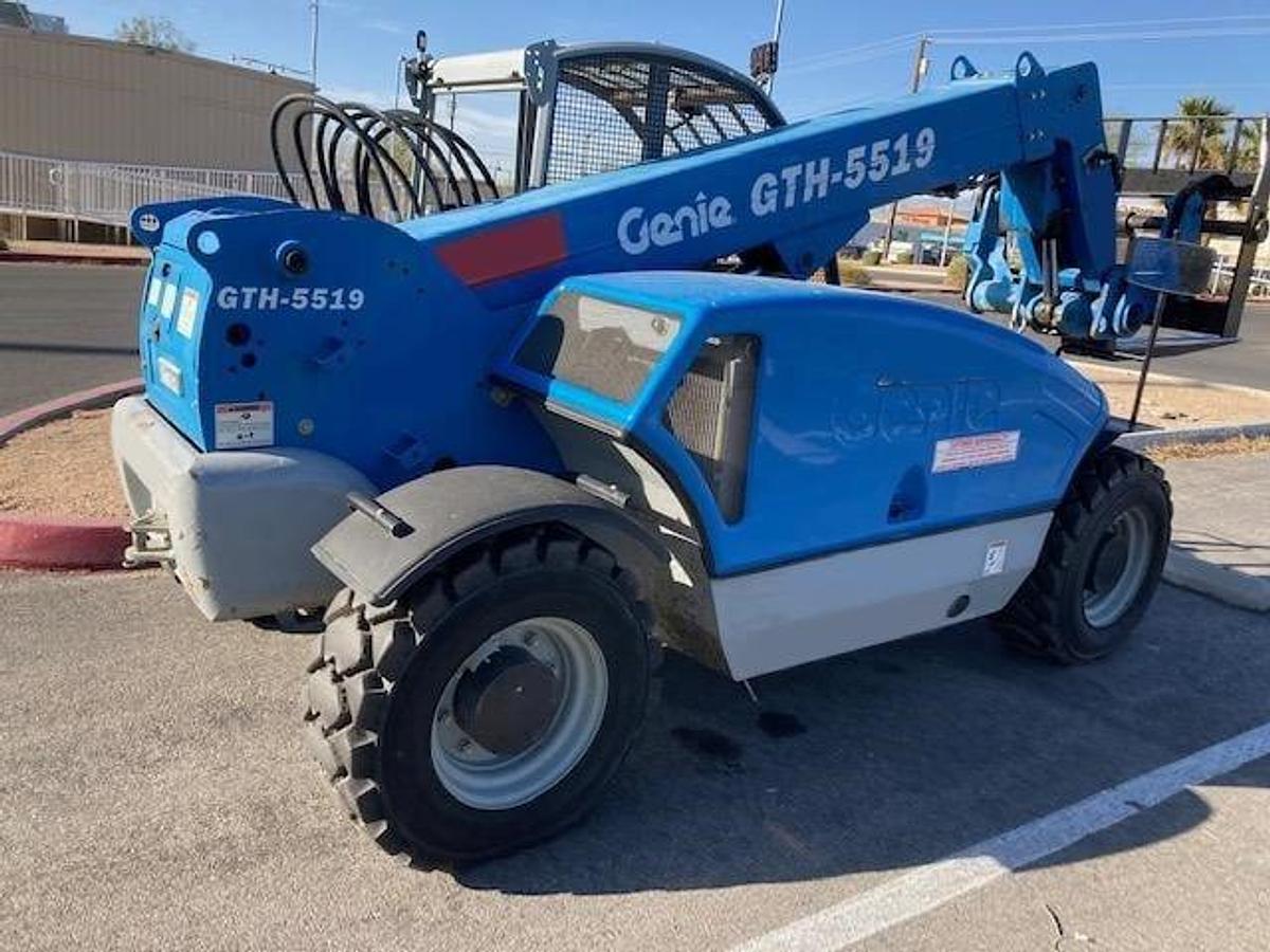 Used 2013 GENIE GTH5519