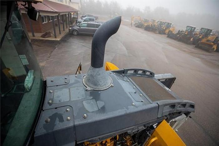 Used 2017 DEERE 544K