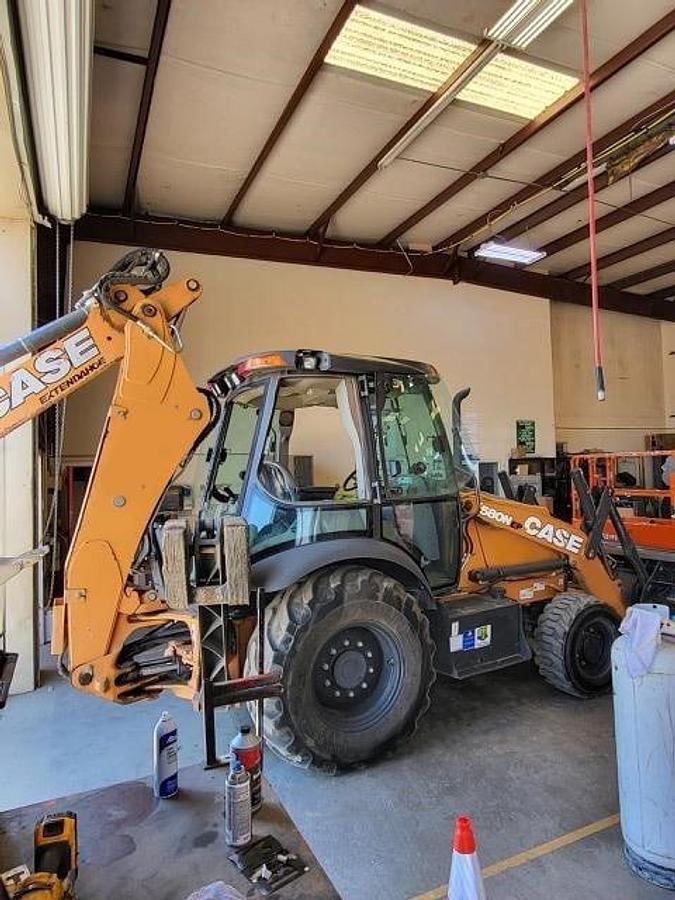 Used 2017 CASE 580N EP
