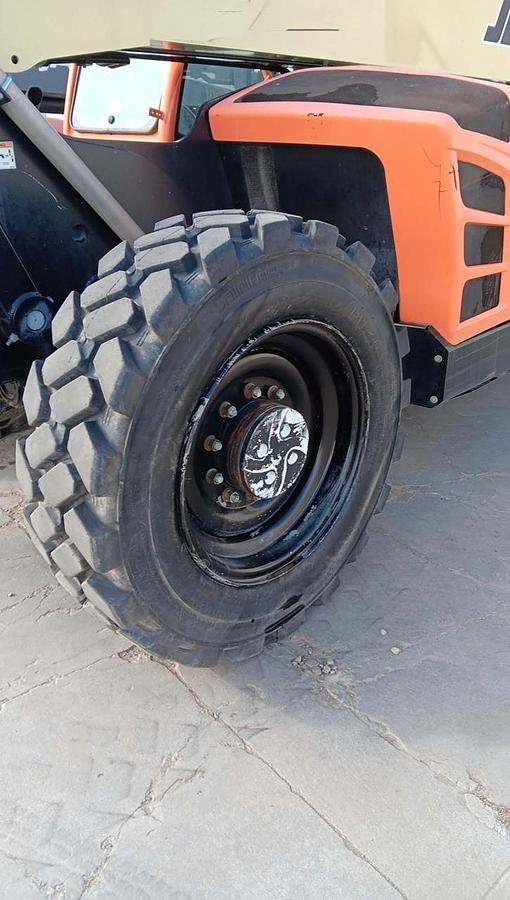 Used 2017 JLG 1055