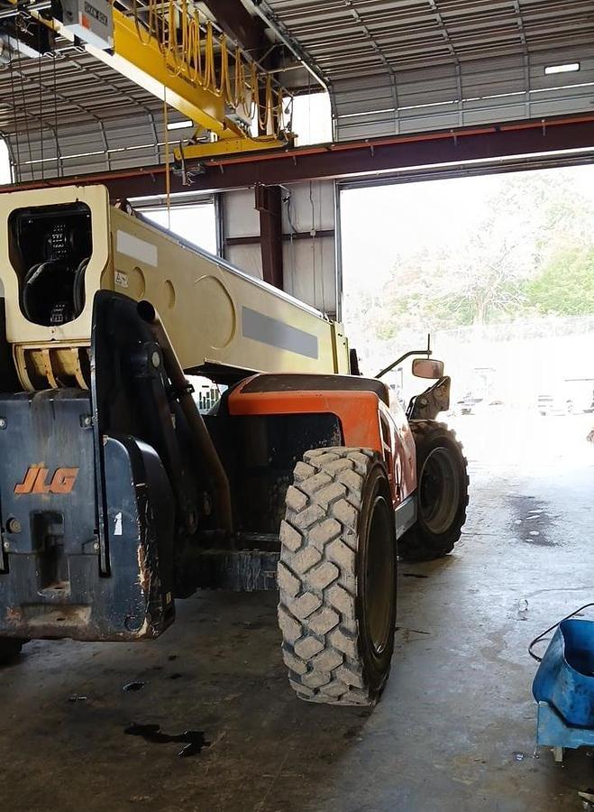 Used 2017 JLG 1055