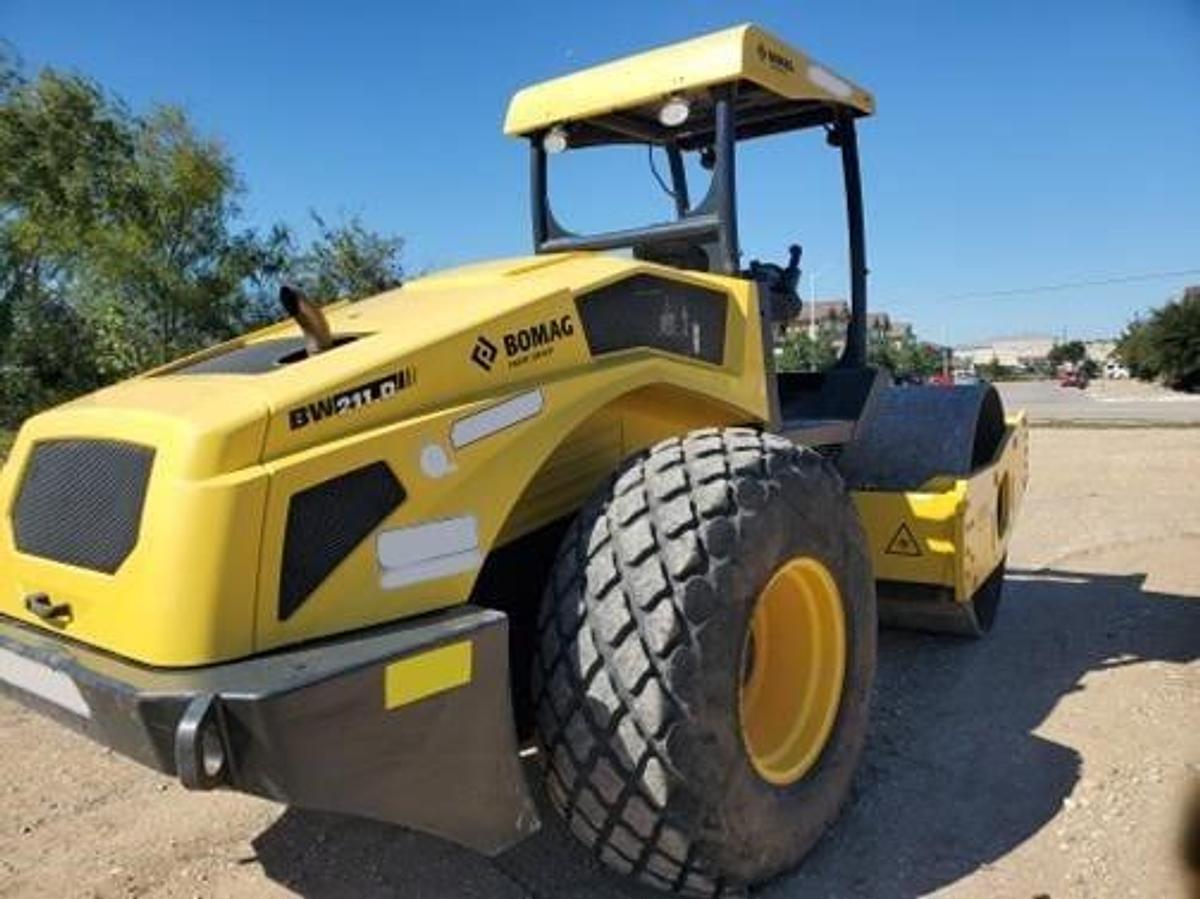 Used 2016 BOMAG BW211D-50