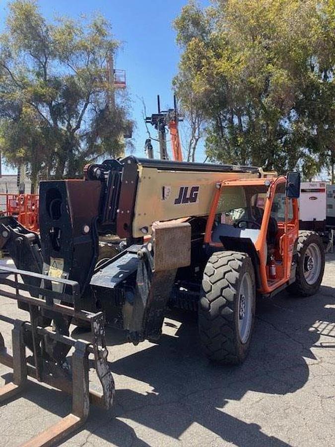 Used 2017 JLG 1055