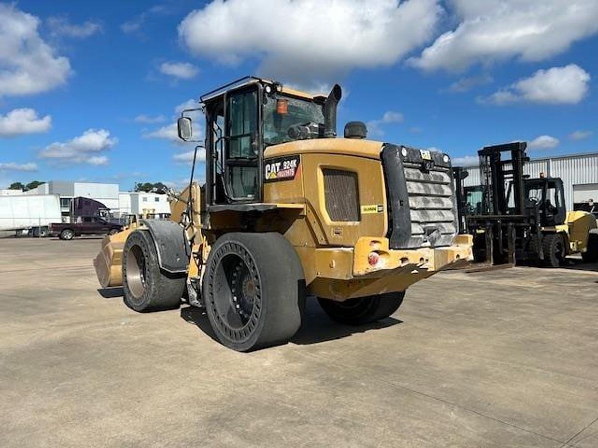 Used 2015 CATERPILLAR 924K