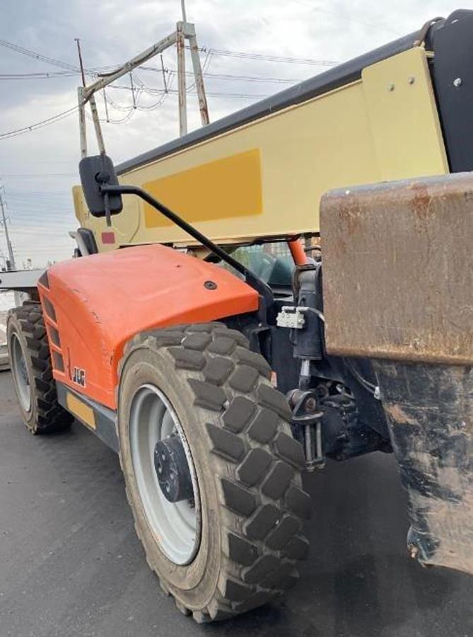 Used 2016 JLG 1055
