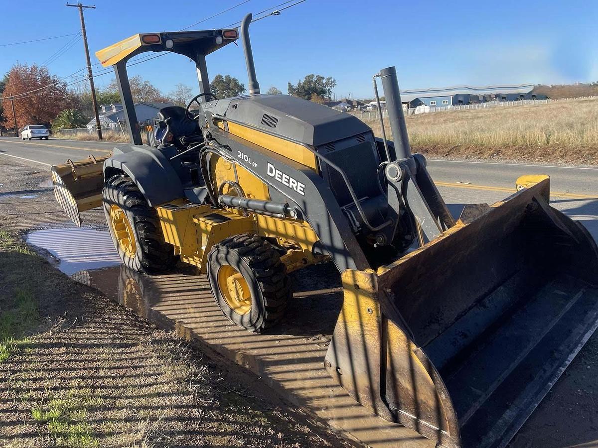 Used 2019 DEERE 210LEP