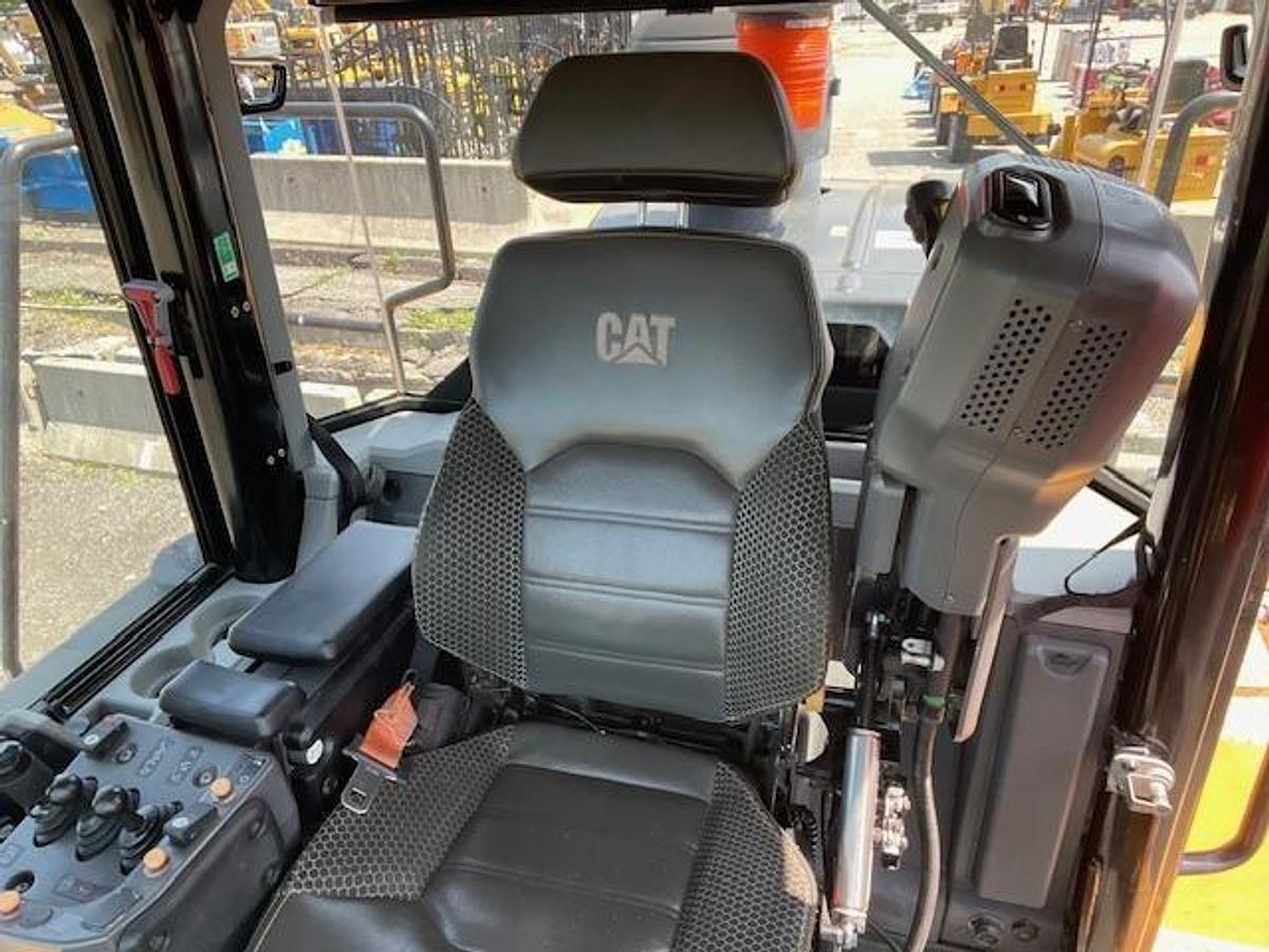 Used 2020 CATERPILLAR 972M