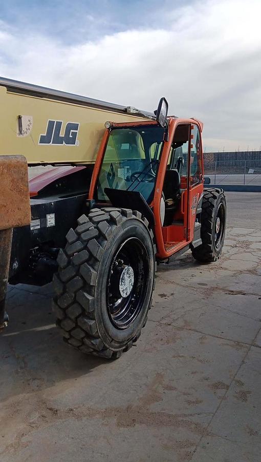 Used 2017 JLG 1055