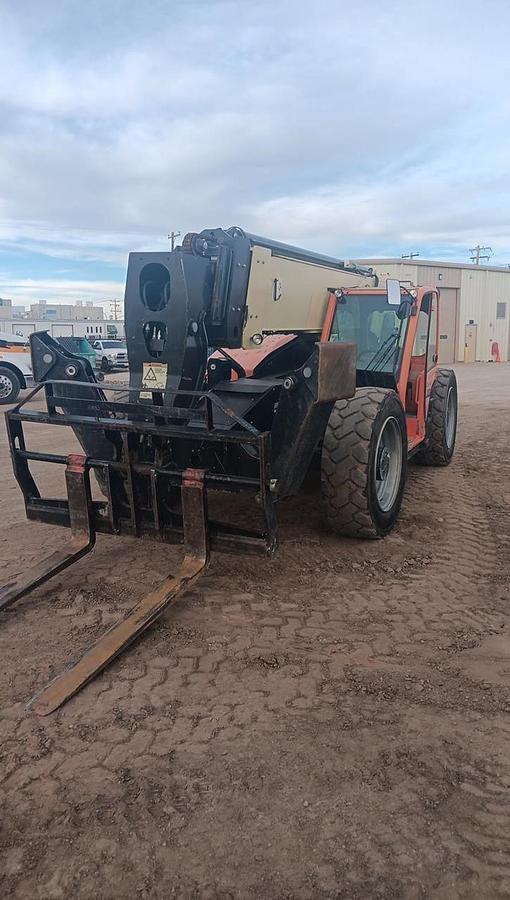 Used 2017 JLG 1055
