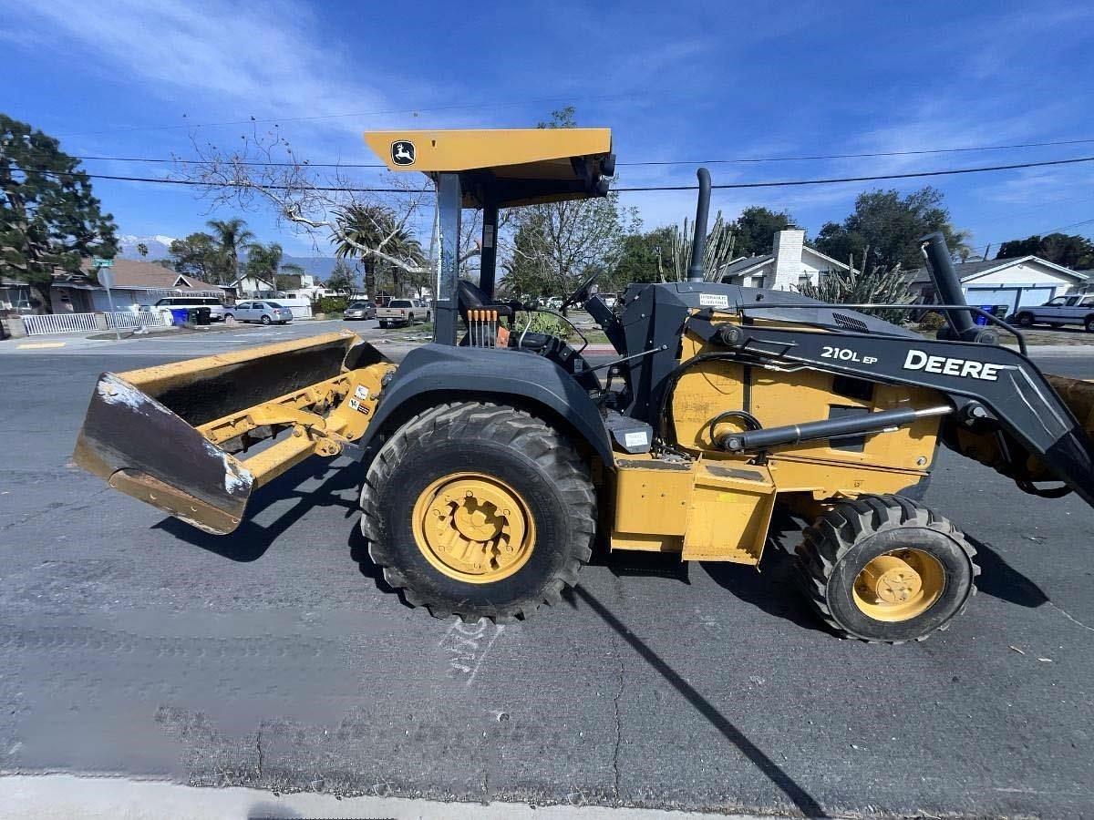 Used 2019 DEERE 210LEP