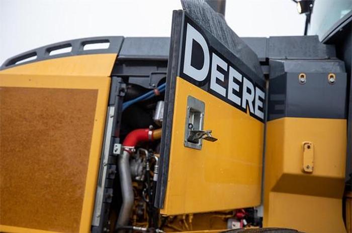 Used 2017 DEERE 544K