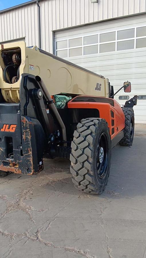 Used 2017 JLG 1055