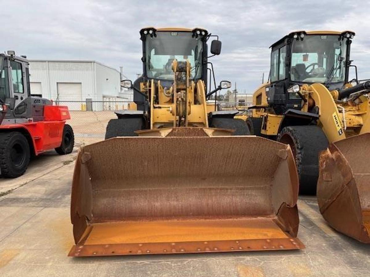 Used 2015 CATERPILLAR 924K