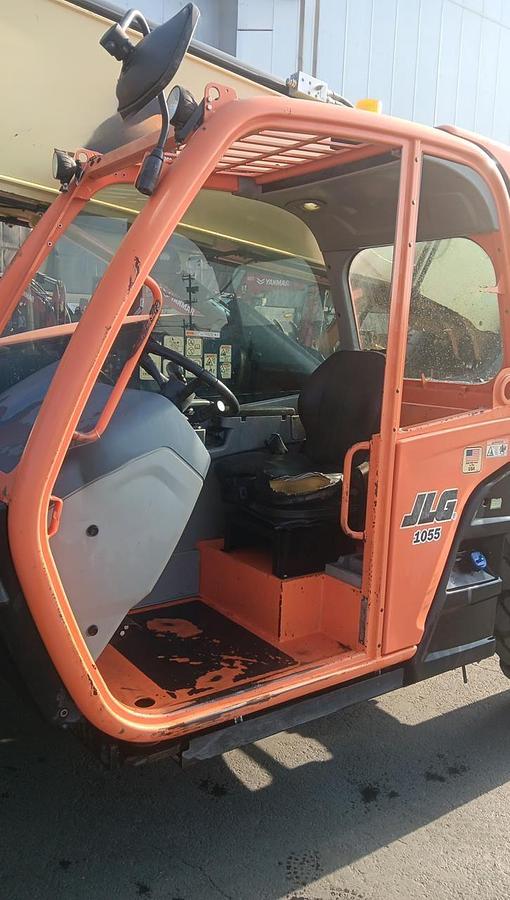 Used 2017 JLG 1055