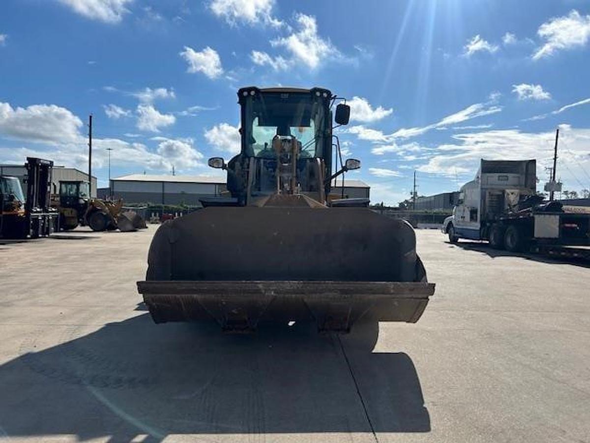 Used 2015 CATERPILLAR 924K