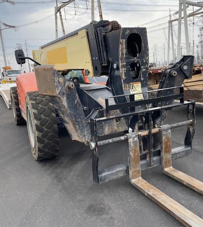 Used 2016 JLG 1055