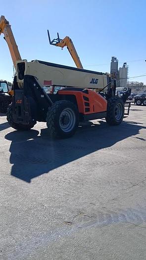 Used 2017 JLG 1055
