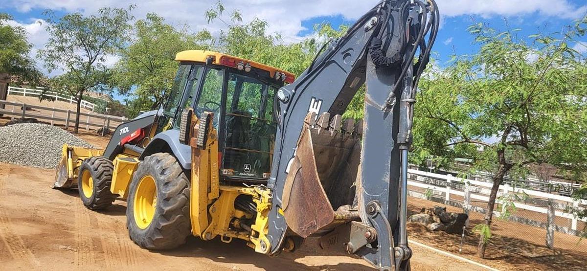 Used 2019 DEERE 710L