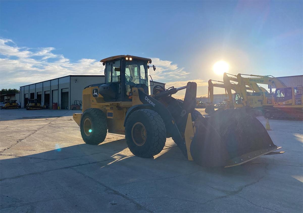 Used 2019 DEERE 624L
