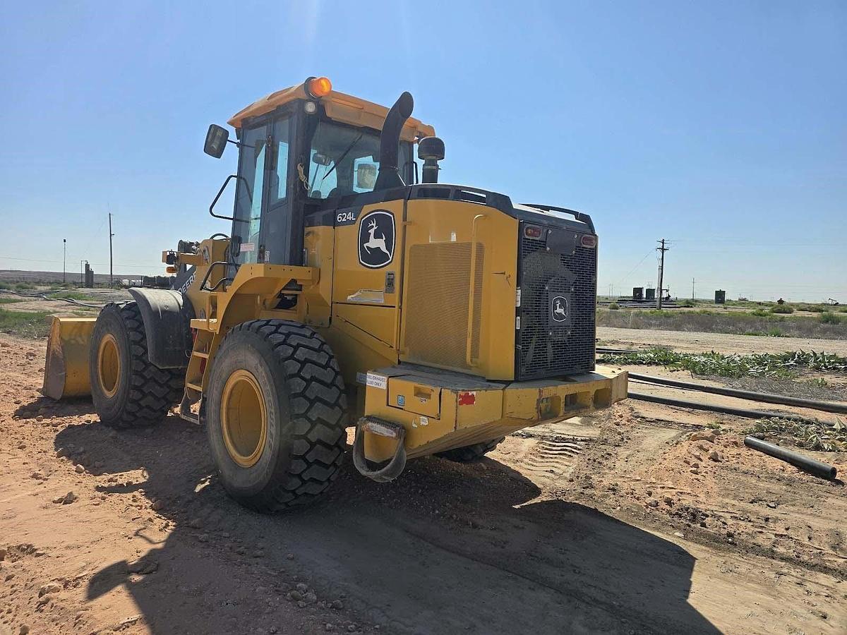Used 2019 DEERE 624L