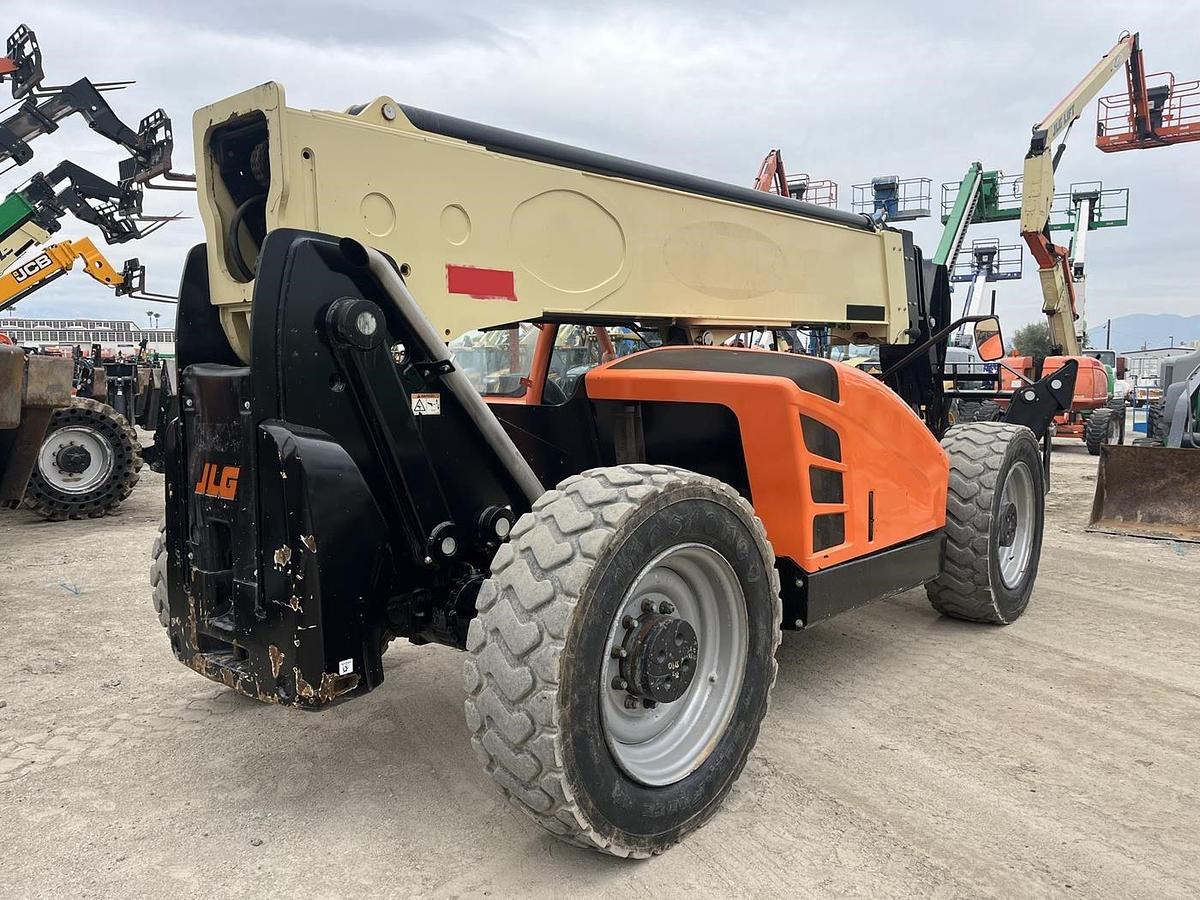 Used 2017 JLG 1055