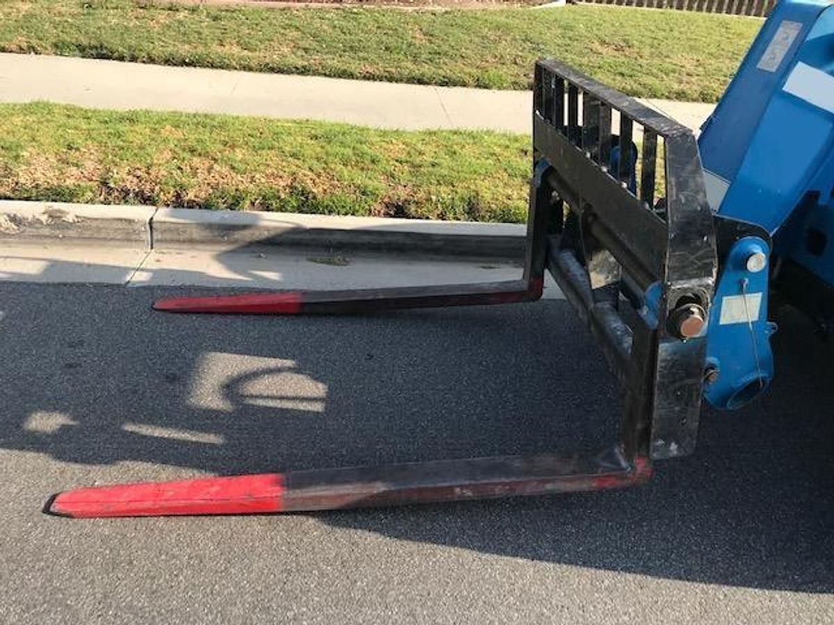 Used 2013 GENIE GTH5519