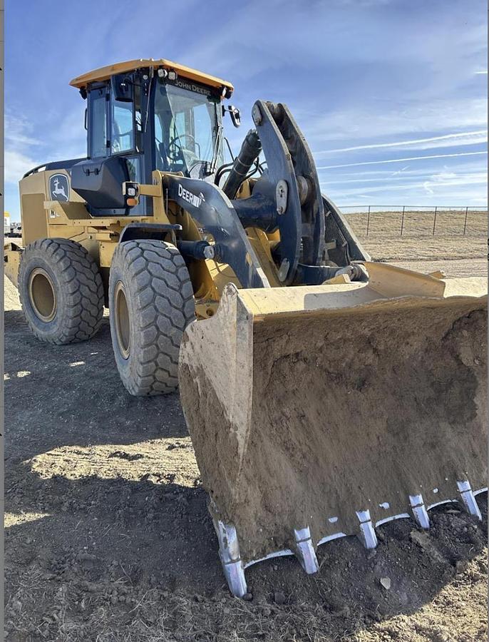 Used 2020 DEERE 624L