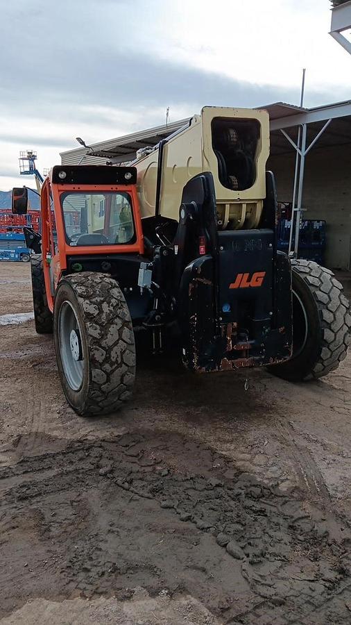 Used 2017 JLG 1055